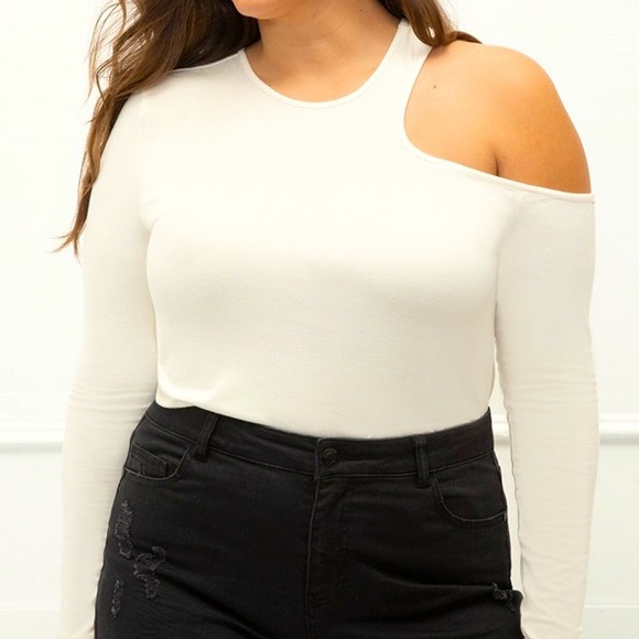 Eloquii Tops - BRAND NEW The Cutout Tee from ELOQUII Elements Size 26/28